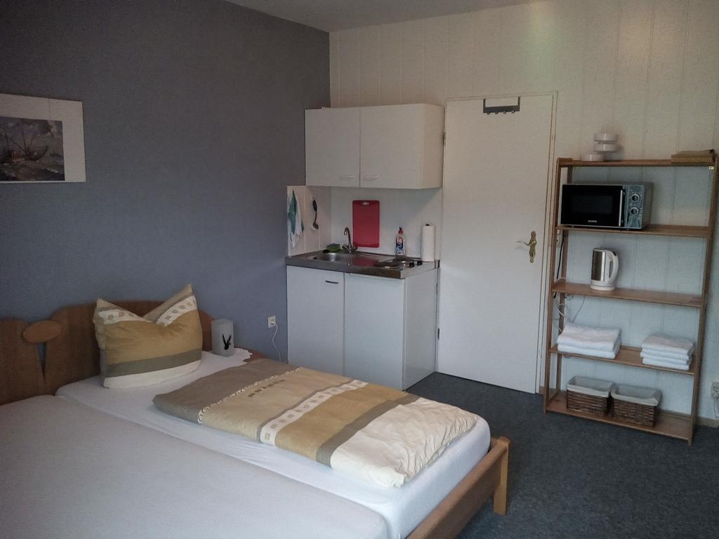 Pension Johanne Аурих Екстериор снимка