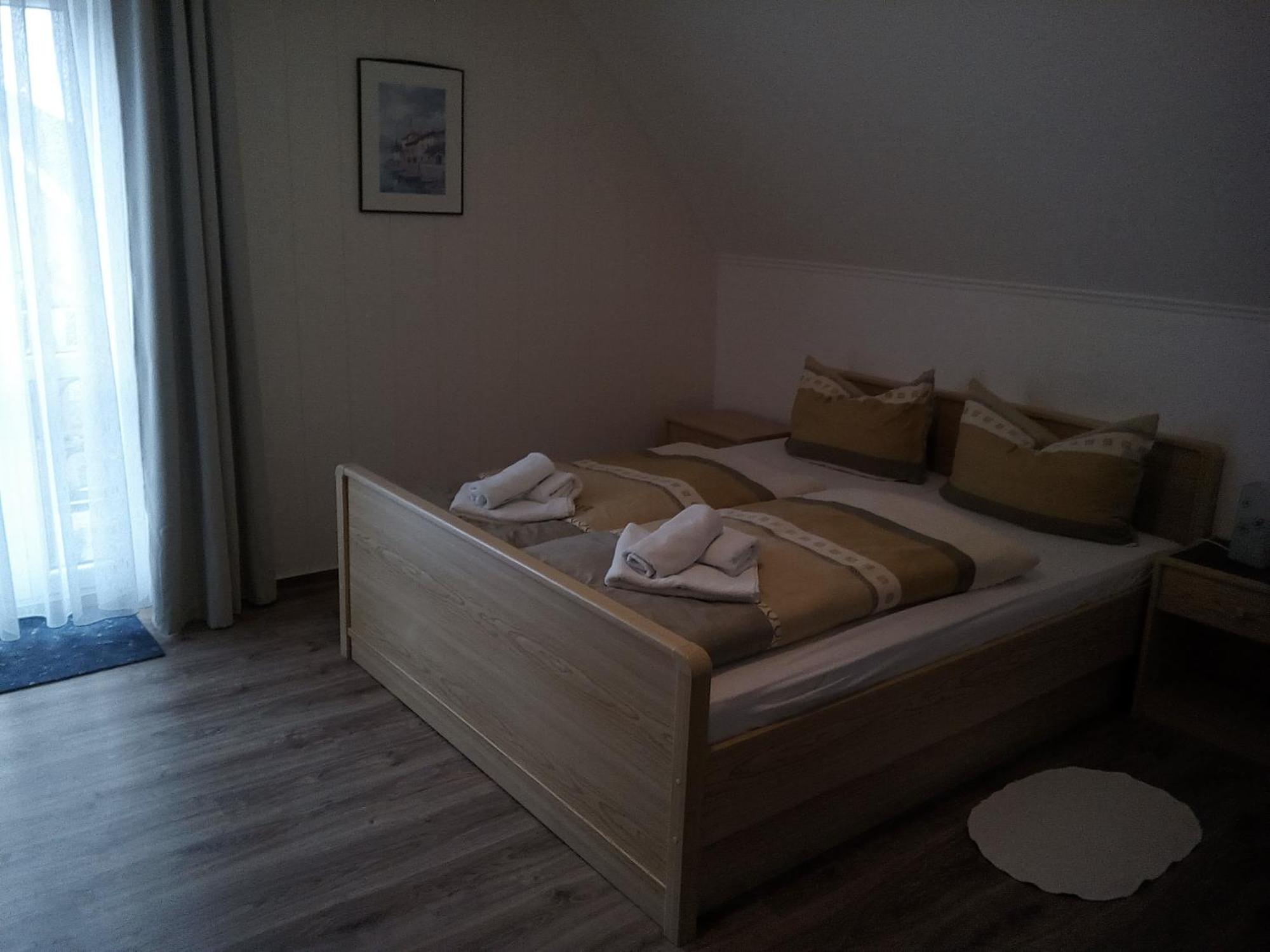 Pension Johanne Аурих Екстериор снимка